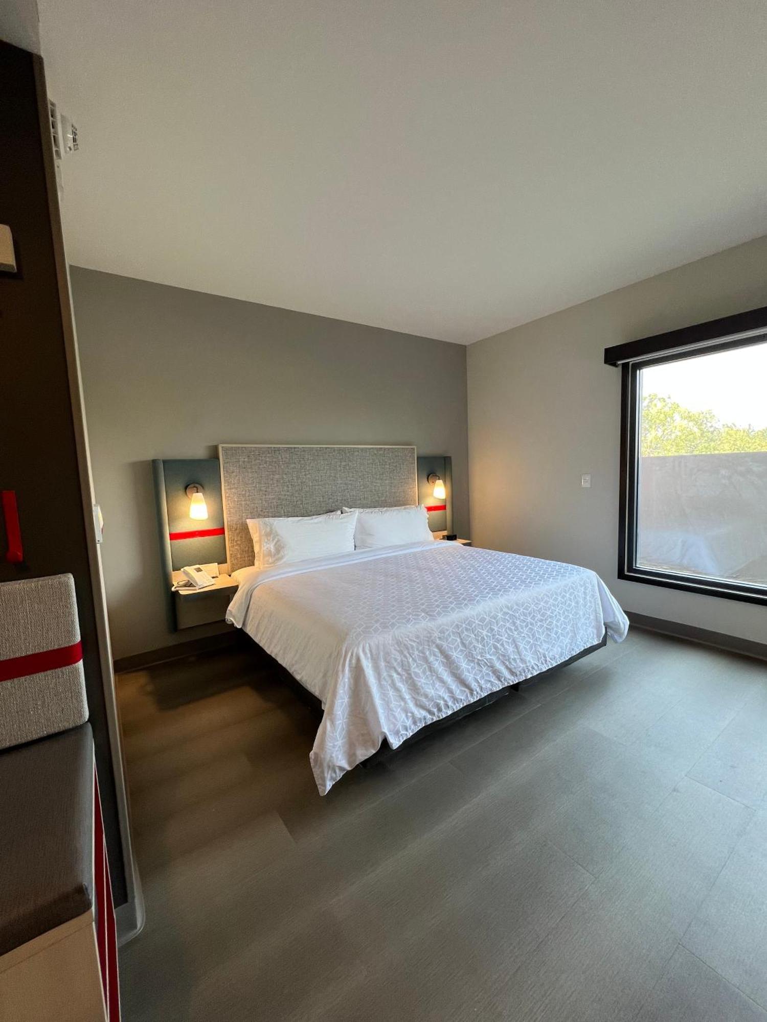 Avid Hotels - Guadalajara Av Vallarta Pte By Ihg サポパン エクステリア 写真